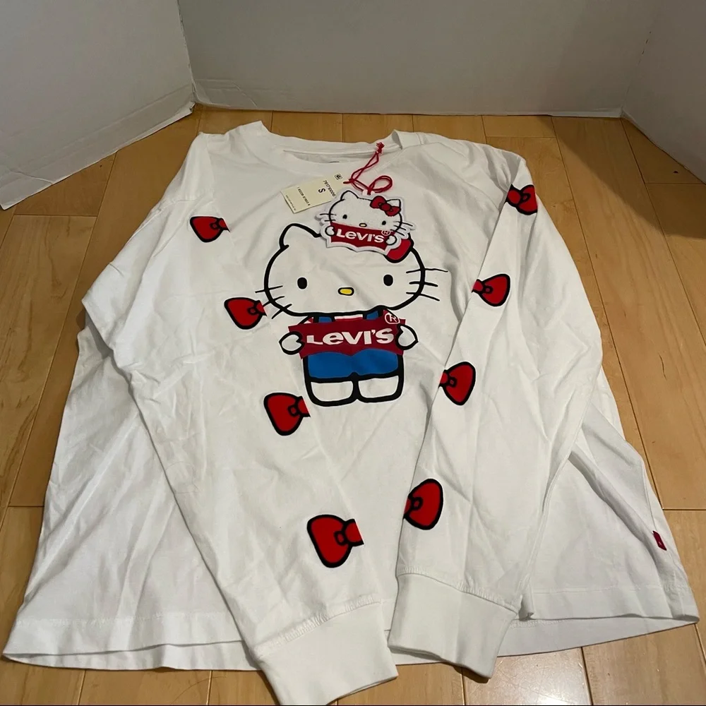 NWT women’s Levi’s x hello kitty top - Picture 8 of 10